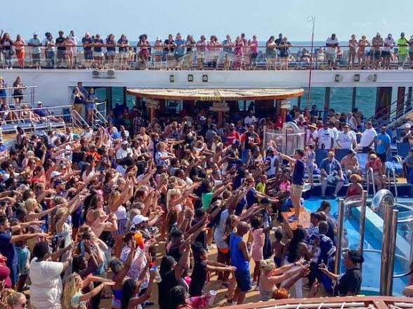 Anna_Kat_73's tweet photo. @alx Nice! Can we use Carnival Cruise Lines? I hear they are great with people!🤣🤣🤣 https://t.co/gz7shED9LI