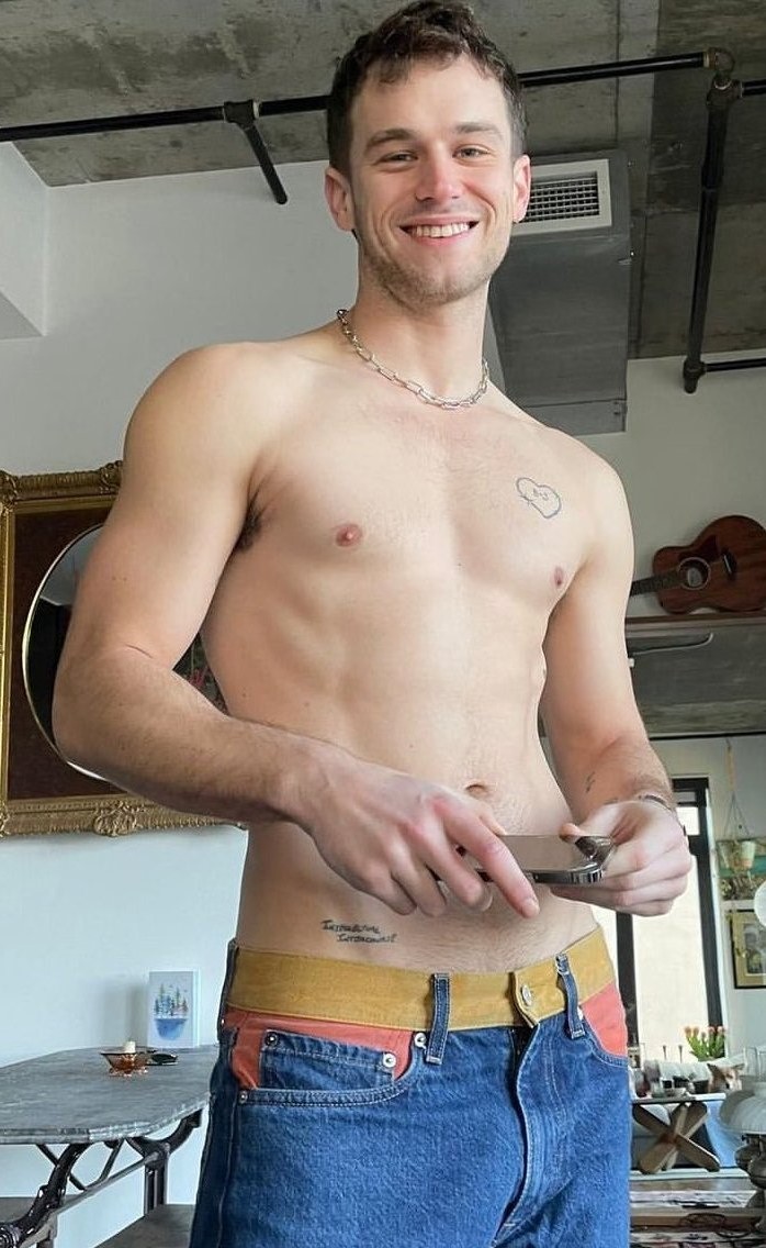CINEMA505's tweet photo. Brandon Flynn completa 33 anos. https://t.co/7EtuGo92vY