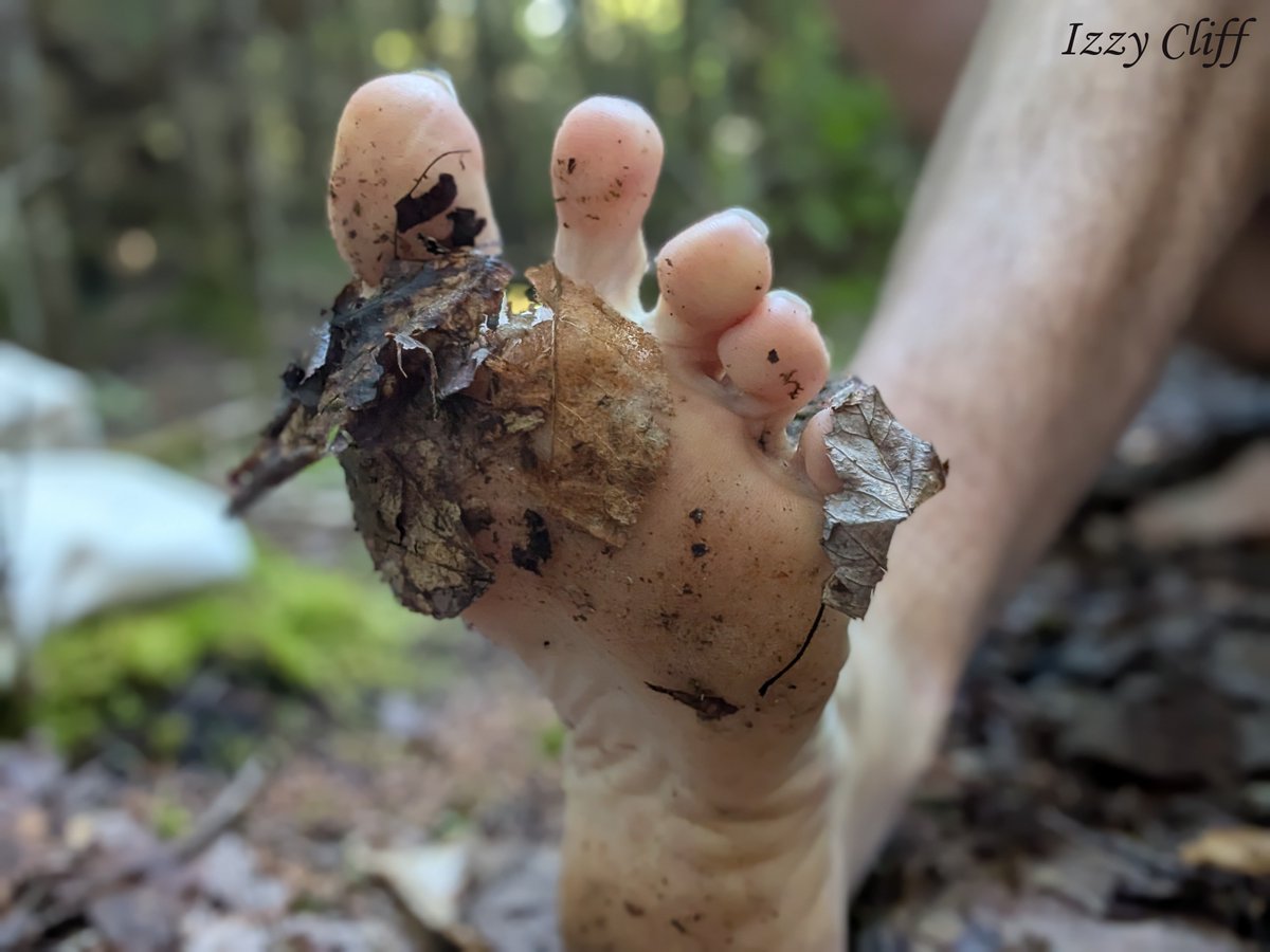 IzzyCliffx's tweet photo. I love feeling the mud between my toes 
#trans #tgirl #nsfw #feet #soles #toes #tgirlfeet #tgirl #dirtysoles https://t.co/U7TBWXxDD2
