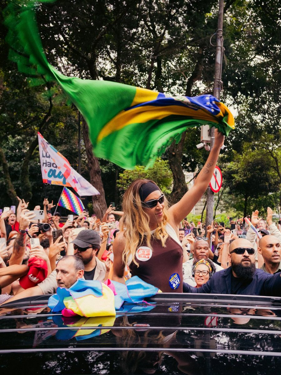 ErikakHilton's tweet photo. 🇧🇷🇧🇷🇧🇷 https://t.co/1gboDCpU0X