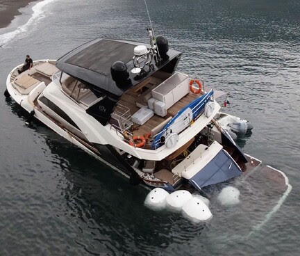 PowerYacht's tweet photo. Monte Carlo Yacht Partly Sinks Near Castellamare, Naples
#YachtAground #YachtSinking #YachtDamage #YachtSaving #Castellamare #Naples #SpiaggiaDeGasperi #MotorYacht #MonteCarloYachts #OutNews
https://t.co/nmY3RZNnm2 https://t.co/YtoilWWkPK