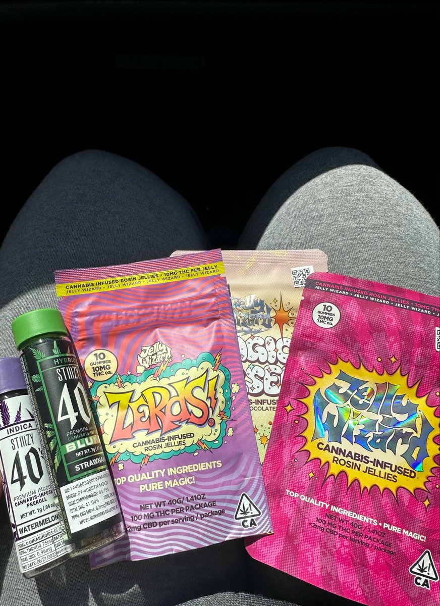eatmyearth's tweet photo. Hiii im looking for moots plz hehehe #weedtwt https://t.co/vRHtKKdWr6