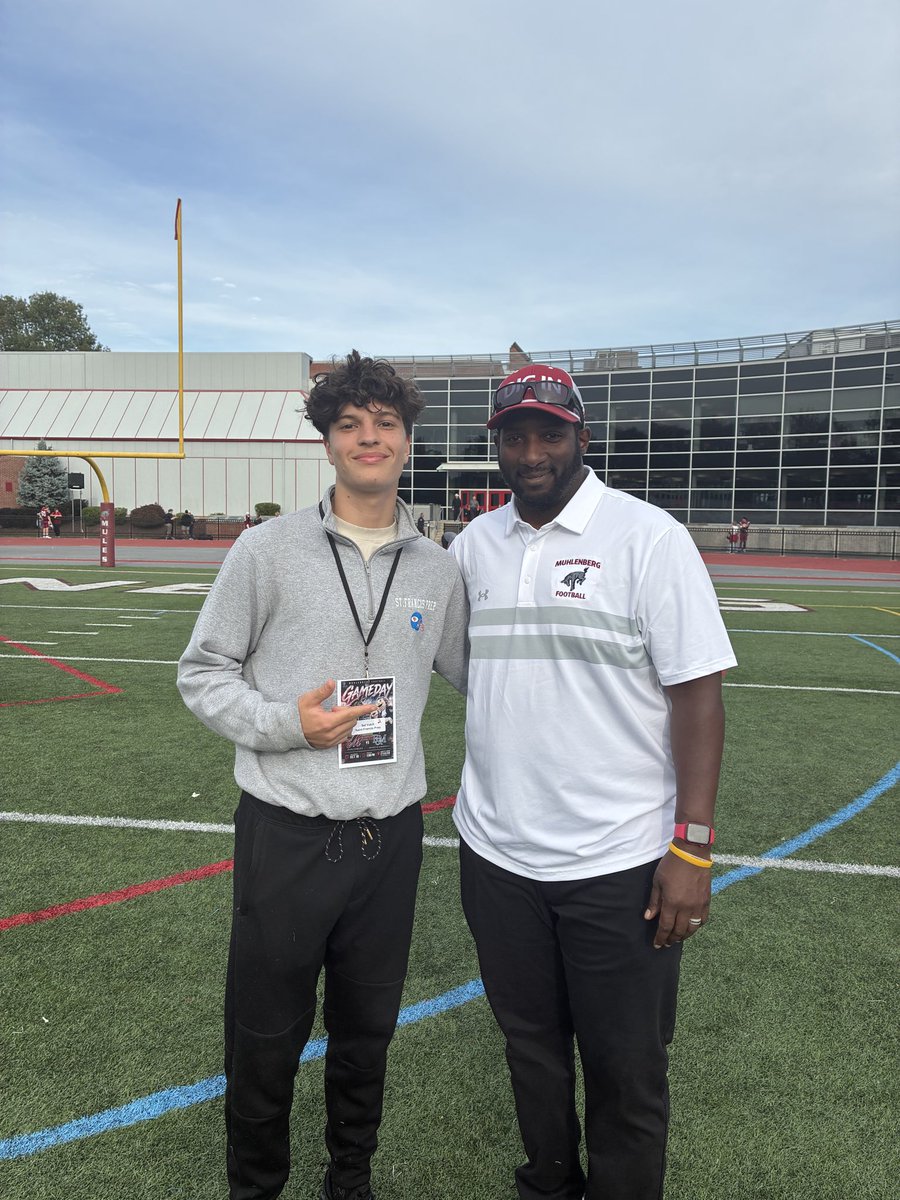 VakiliSal's tweet photo. I had a great time at the Muhlenberg vs F&amp;M game yesterday. Thank you for having me on campus @22CoachMoe @CoachEstremera @DigInMules Go Mules!! https://t.co/LxSRQd7G9v