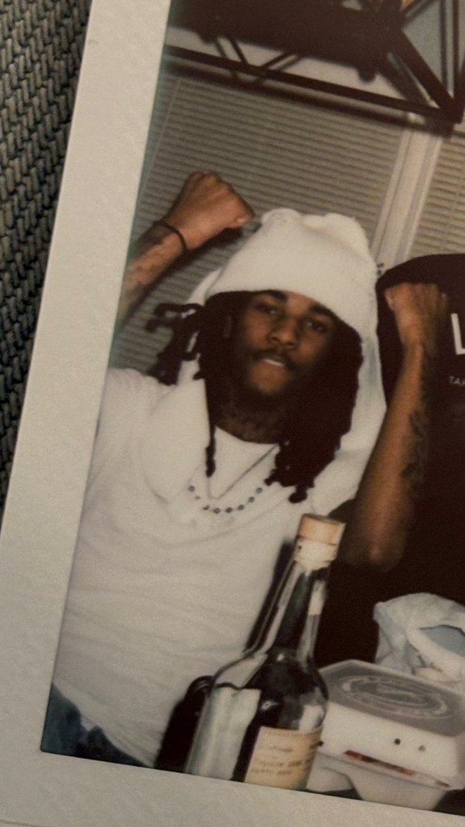 Lil_1darius's tweet photo. polaroid <3 https://t.co/yO5ETSfzjB