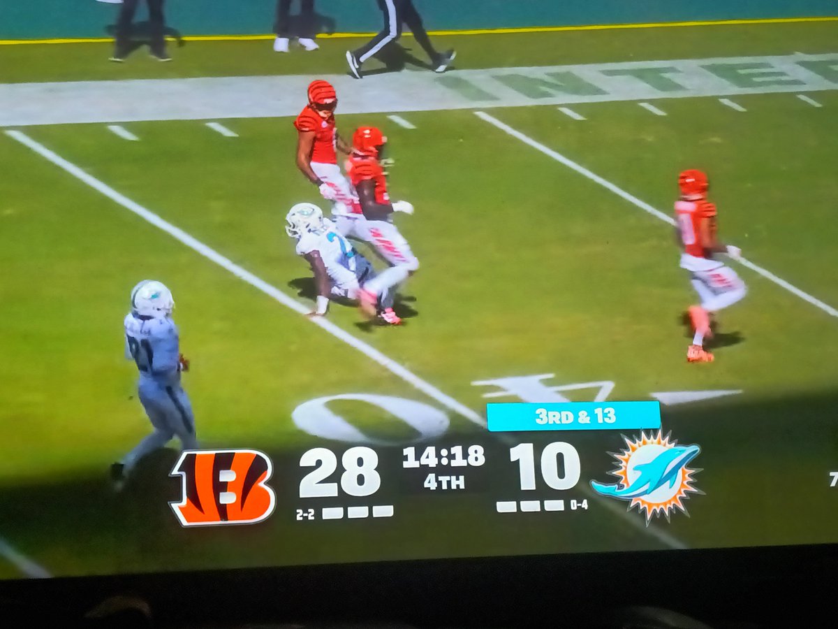 mfly1971's tweet photo. #CINvsMIA
WTF is this retard sliding for???????? https://t.co/JPsNiZ5j7h