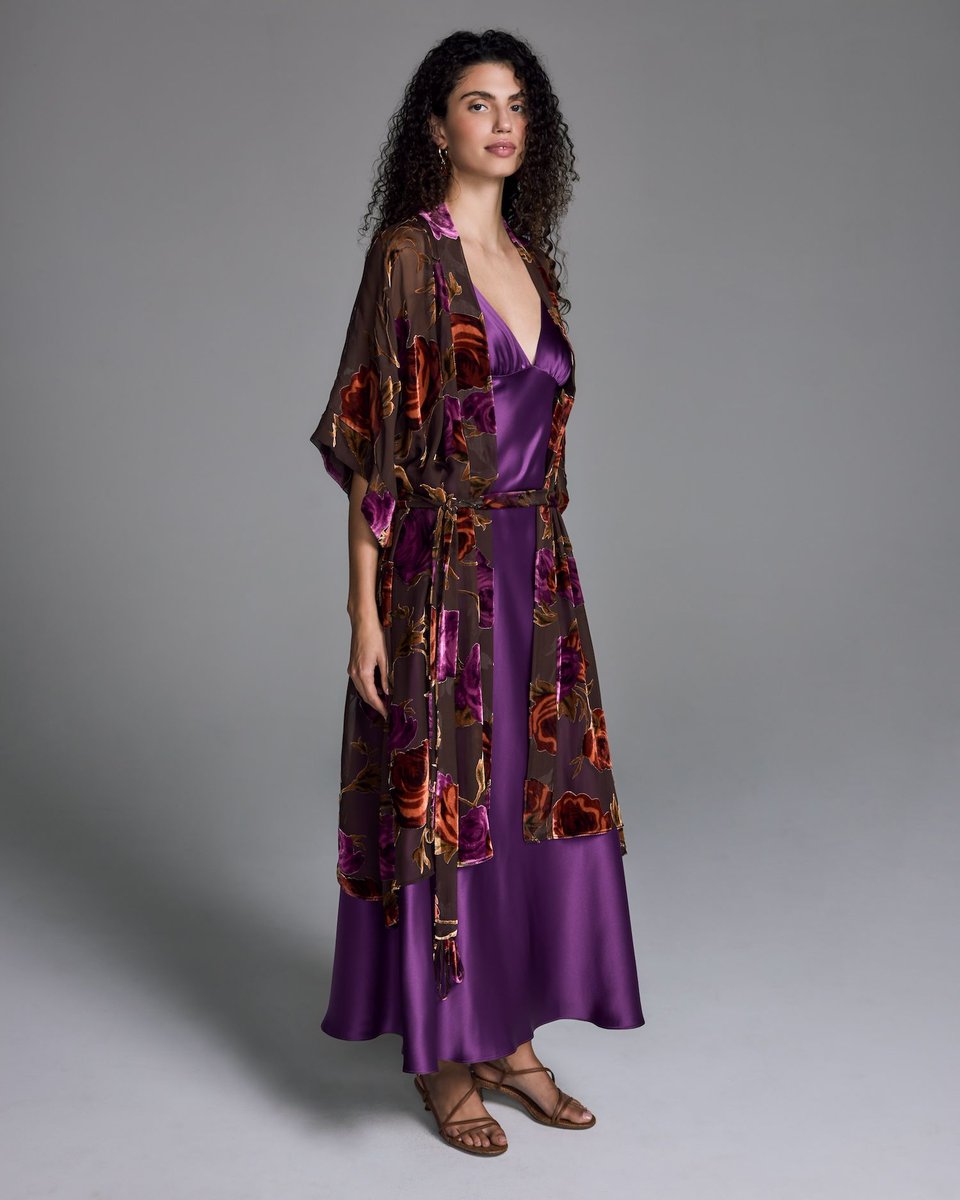 JanesVanity's tweet photo. Engulf yourself in decadent transparency in the Carmen collection from Christine Vancouver. Velvet roses dance across this devoré velvet robe, cascading across sheer silk chiffon in vibrant shades of burnt orange, terracotta and plum. Shop now > https://t.co/JccaHEuG2j https://t.co/5cJkfkeeqo