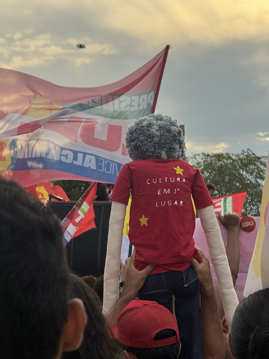 ikeutoearth's tweet photo. PALMAS COM LULA⭐️ https://t.co/Qk9x5uHkem