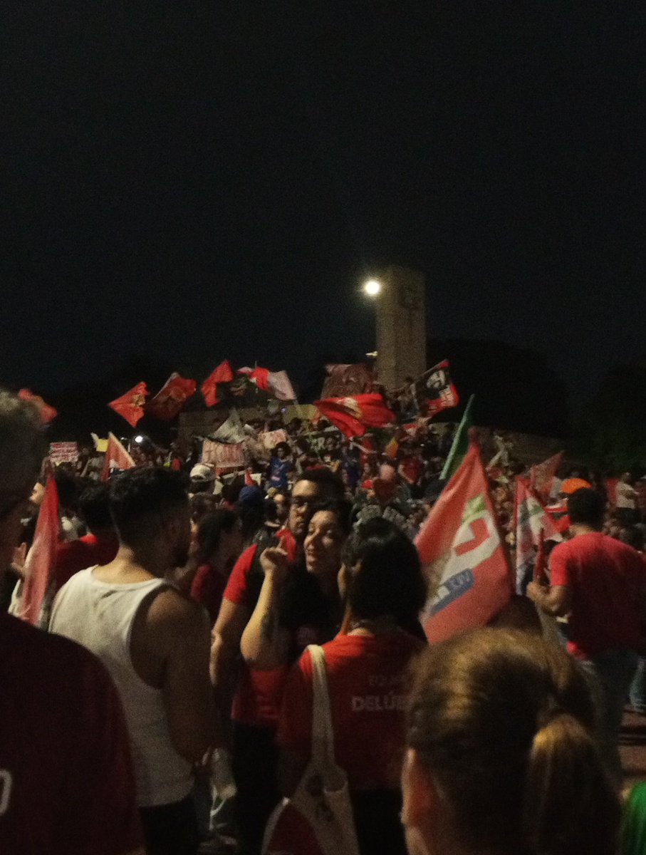 vavevivivov's tweet photo. Ser jovem é ser revolucionário GOIÂNIA É REVOLUCIONÁRIA https://t.co/xIJ7NVB4SK
