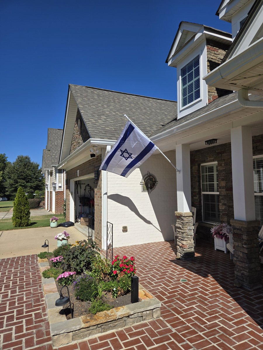 godlessbutsunny's tweet photo. I am not Jewish.
I am a atheist.
I am a Zionist. 
For clarity because it seems confuse some.
I believe in the Israelis right to self determination  in their own homeland.
My atheism has no impact on that.
Israel flag outside our home.
Am Yisrael Chai. https://t.co/cx2OgJ4MLb