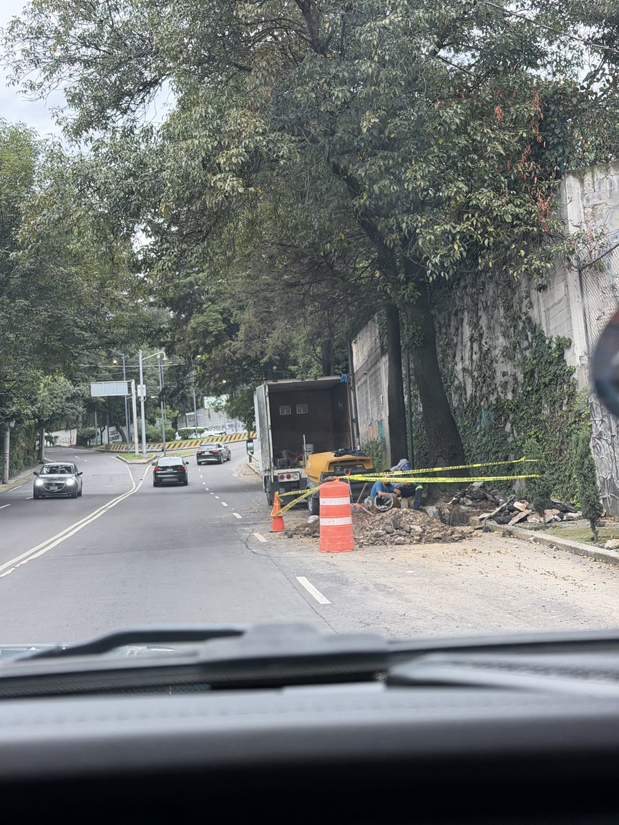 EnlaceTAguilas's tweet photo. Sigue @SEGIAGUA con la reparación de la fuga hoy domingo .. Gracias !! Igual habrá cierres en la zona 🌊 https://t.co/8PvxQ38UAI
