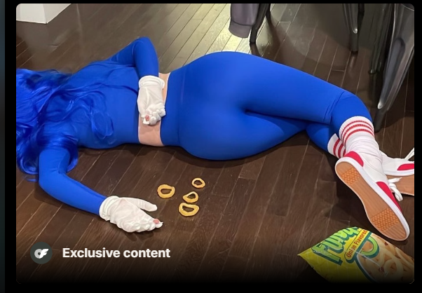 ShyVault_'s tweet photo. @BriskittyBackup She's a OF whore, if she was a cosplay those men would be supporting her. https://t.co/FqKHhMf1FQ