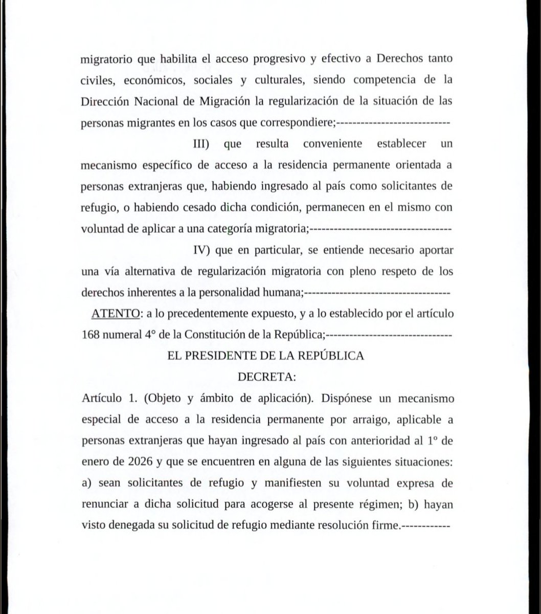 Tero1924300's tweet photo. Che, nadie se enteró pero el gobierno metió un decreto de "RESIDENCIA POR ARRAIGO"
Básicamente regularizar al que entró por la frontera pidiendo refugio (a la gran mayoría no le corresponde) para así evitarse la visa y los requisitos para entrar al Uruguay.

BASTA. https://t.co/CCwQfVXbn3