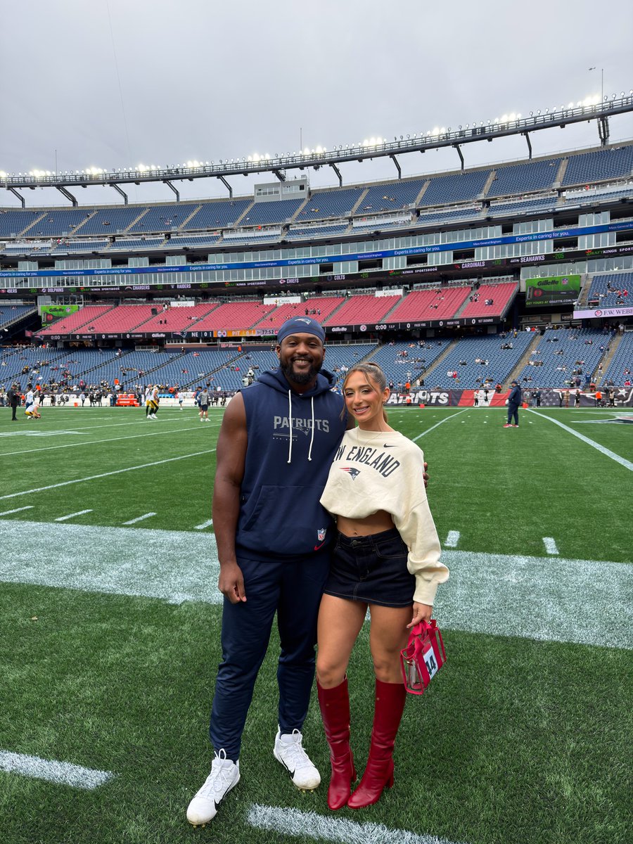 SirBartPimpson's tweet photo. 🏈SYSBM NFL Edition

Reggie Gilliam and his beautiful fiancee Paige Beck ❤️

#SYSBM #FYSBM #FreeYourSelfBlackMan
#NFL #ThursdayNightFootball #TNF https://t.co/HUASUhM5VF