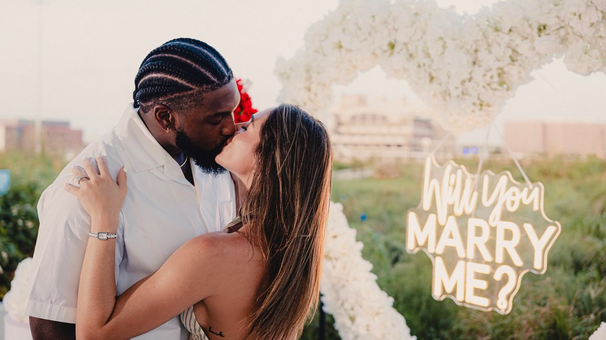 SirBartPimpson's tweet photo. 🏈SYSBM NFL Edition

Reggie Gilliam and his beautiful fiancee Paige Beck ❤️

#SYSBM #FYSBM #FreeYourSelfBlackMan
#NFL #ThursdayNightFootball #TNF https://t.co/HUASUhM5VF
