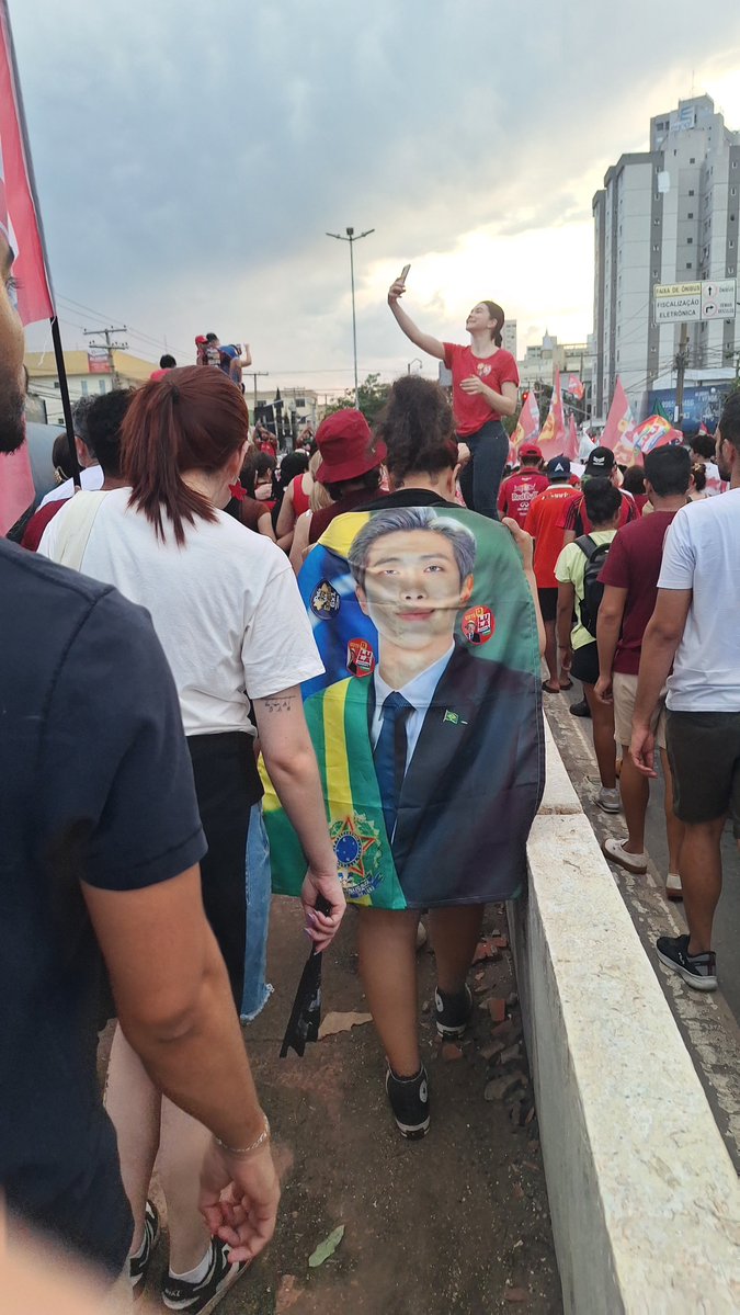 ktaevenus's tweet photo. a diva que tava hj na manifestação 💜💜 https://t.co/fkgihU0EXJ