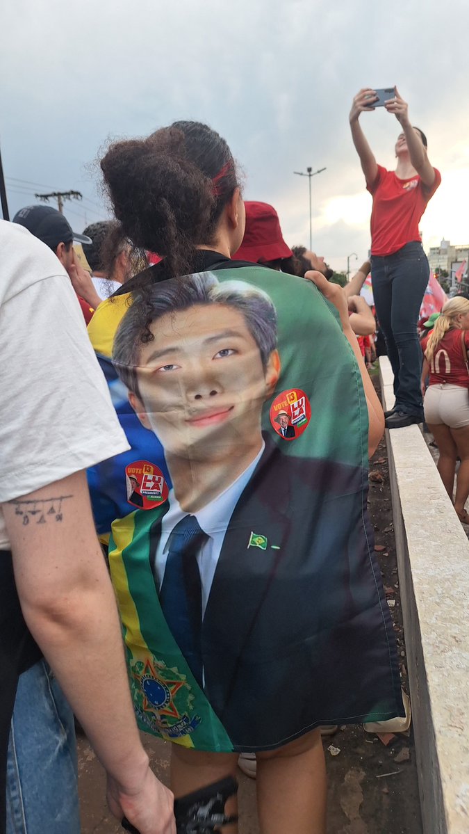 ktaevenus's tweet photo. a diva que tava hj na manifestação 💜💜 https://t.co/fkgihU0EXJ
