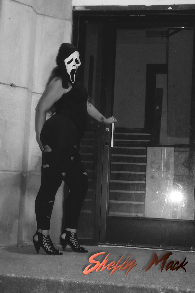 ShelbyMack669's tweet photo. Spooky ๐ป season is upon us!
Be sure to cum in my DMs and request a custom sugar.
I donโt bite, unless you ask ๐ซฆ๐
#spookyseason #milf #phatass #thickthighs #allnatural #milfnextdoor https://t.co/XQsVXFBeee