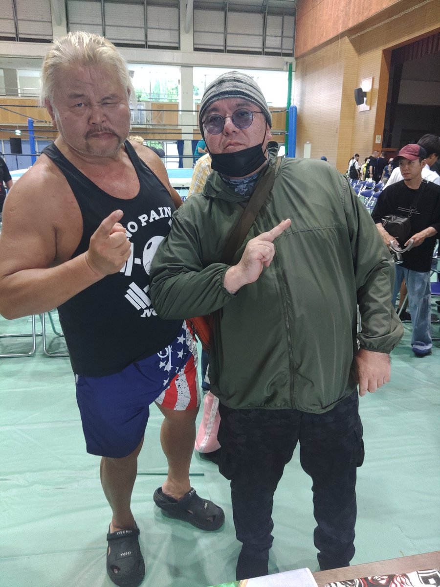 KUMA99099972's tweet photo. 昨日はプロレスリング華☆激の朝倉大会を観戦！どれも見応えのある試合&amp;団体代表のアステカさんの後継者のアステカ2世のデビュー戦もあり楽しませてもらいました！
試合後アステカ2世さんのサインもゲットしプロフェッサー・イトウ選手と写真を♪
 こう見ると私って普通だな🤣
 #プロレスリング華激 https://t.co/M33DwXtG1X