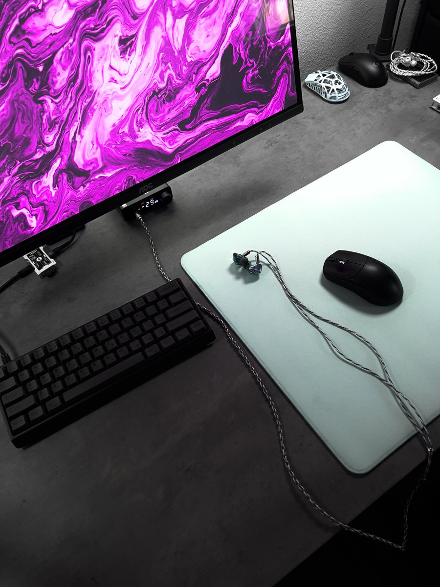 greaf_x's tweet photo. Compy #desksetup https://t.co/Q8Y7YKVdSp