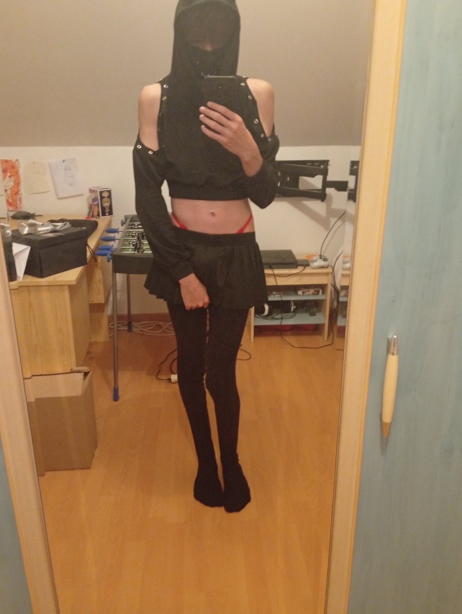 Lil_femb's tweet photo. Mini skirt + cozy lil knitted thigh highs is a good combo omg :0 https://t.co/m5q1WJ7pYW