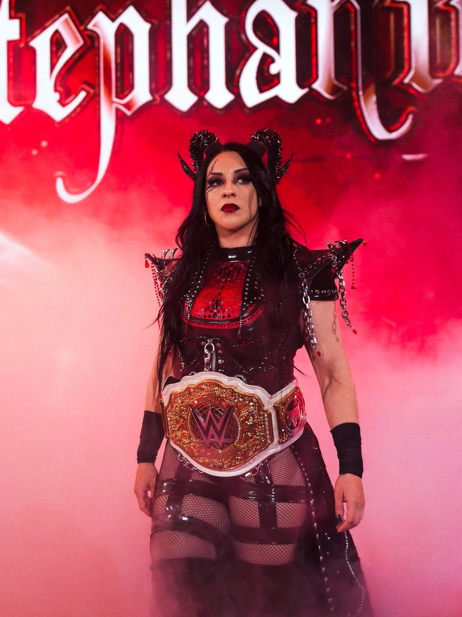FCruz30's tweet photo. La Primera on #MITB https://t.co/453HADx6Se