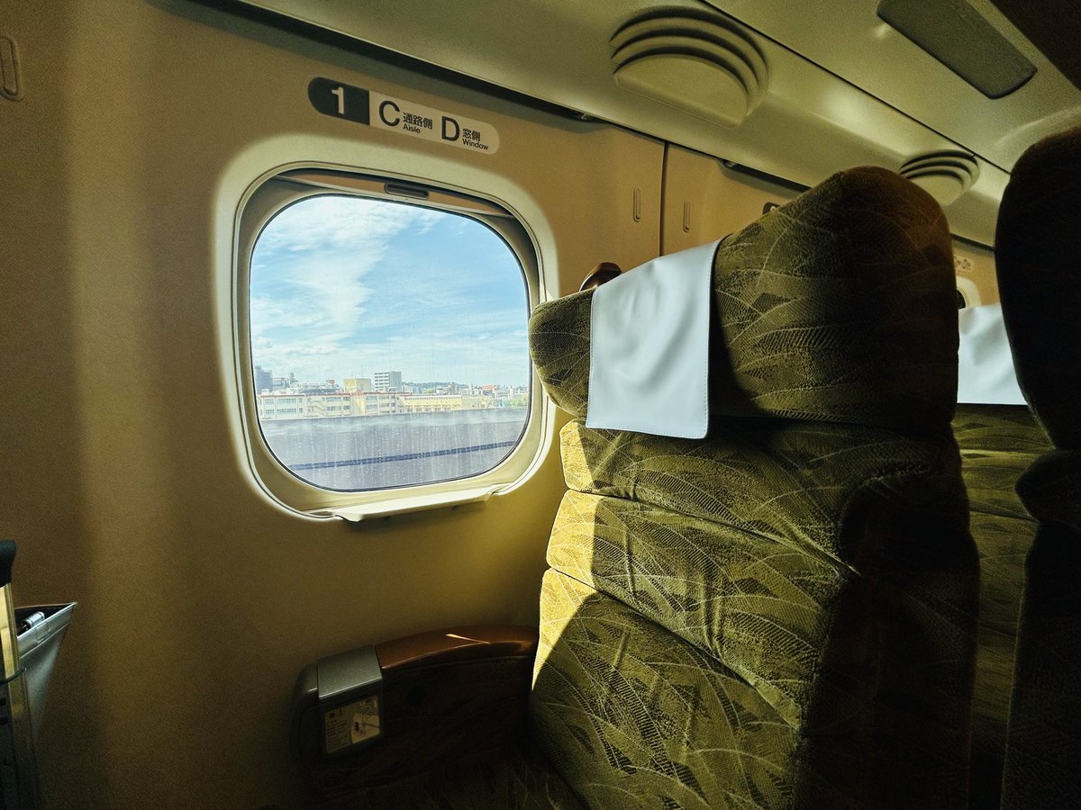cosoren's tweet photo. 🚅博多駅で、みずほに乗り換え。
ふかふかの座席🥰 https://t.co/yX78BSb5TX