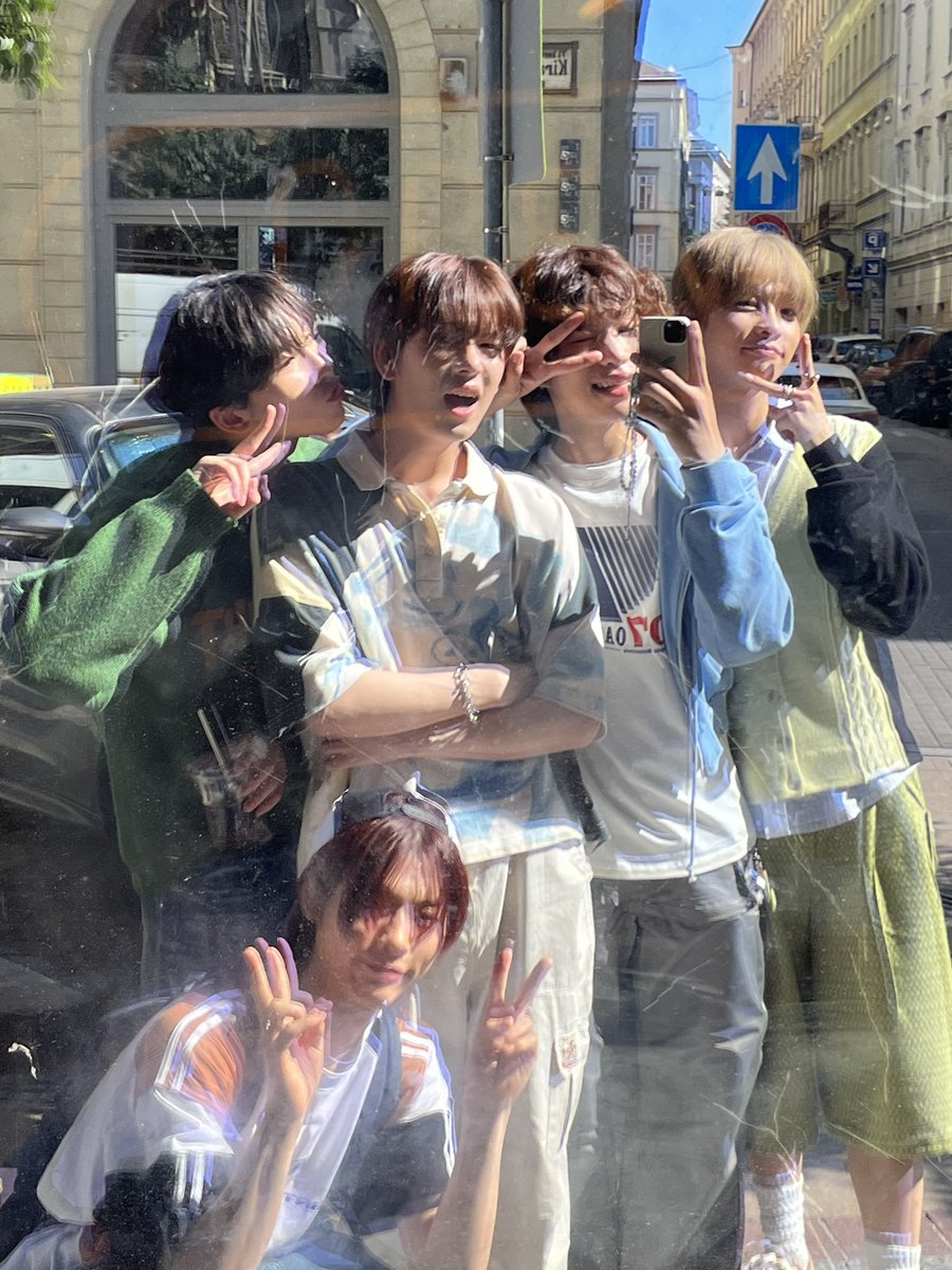 ursojeng's tweet photo. ( 1 ) กับพาวเราเริ่มรู้จักเพราะยอร์ช แต่พอได้ฟังเพลง Favorite แล้วก็กลายเป็นแฟนเพลงในทันทีเลย เวลามีคอนเทนต์ มีไลฟ์เราก็จะดูเกือบตลอดจนตกหลุมรักเด็ก ๆ อีก 4 คนไปด้วย
POW 3rd Anniversary
#POW3verAndAlways
#Happy_POW_Day https://t.co/uKVw4Uxp8i