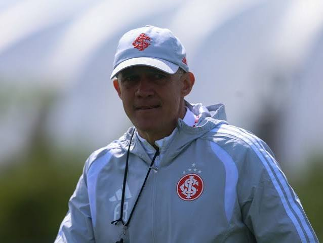 ultimasinter's tweet photo. 4 pontos em 6. 

Bom começo do Eduardo Baptista, organizou mais o time. 

Mas o Bernabei não pode ser lateral, muito fraco na marcação. https://t.co/GbHs9EGL1g