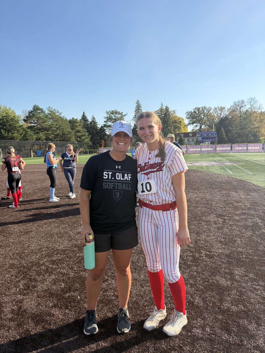 CiaraHage_51's tweet photo. (2028, RHP/1B/OF) Thank you @kaylahattrick for being at the camp today. I enjoyed the energy and enthusiasm you brought to camp. It was also nice to meet you. @StOlafSoftball @Wisoutlawz https://t.co/5AabZnVSuh