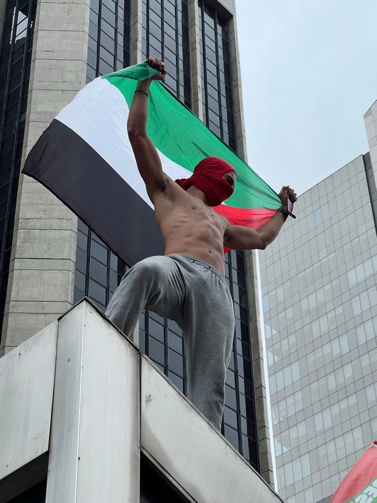 daykercrf's tweet photo. sentindo o fogo da revolução ardendo em mim 🥵 https://t.co/7TT6TD0Idd