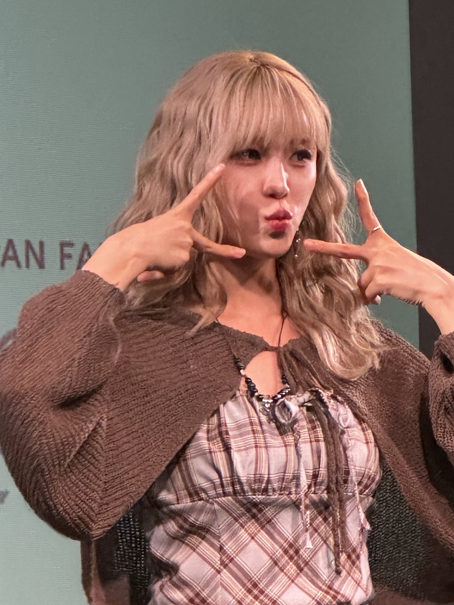 superstar_bwn's tweet photo. @superstar_jhs おはよう♡きのうはたのしかったです♡
#전효성 #junhyoseong #ヒョソン #jhs #Bling #블링 #Darling #달링 
#Jelling #제링 https://t.co/yOE2YEbjxy