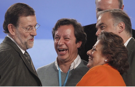FonsiLoaiza's tweet photo. Se llama Ester Muñoz y tiene un sueldo público de 122.200 euros. Se afilió a NNGG del PP con 18 años y lleva 15 años viviendo de la política. Empezó de jefa de gabinete de Carlos Floriano, que se dedicaba a negar la corrupción del PP. De él aprendió a decir disparates por encargo https://t.co/dc0hbqJsnH
