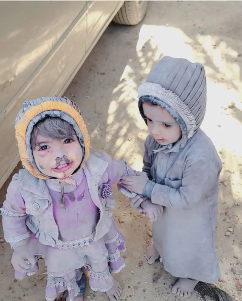 isoldi0's tweet photo. المعتمرين الابرياء 
هذولا الاطفال بعد القصف السعودي على اليمن اليوم 
#٢٠٣٠_بلا_نقاب 
#مطارـالرياض 
#السعوديه https://t.co/OLd6Xsvn6N