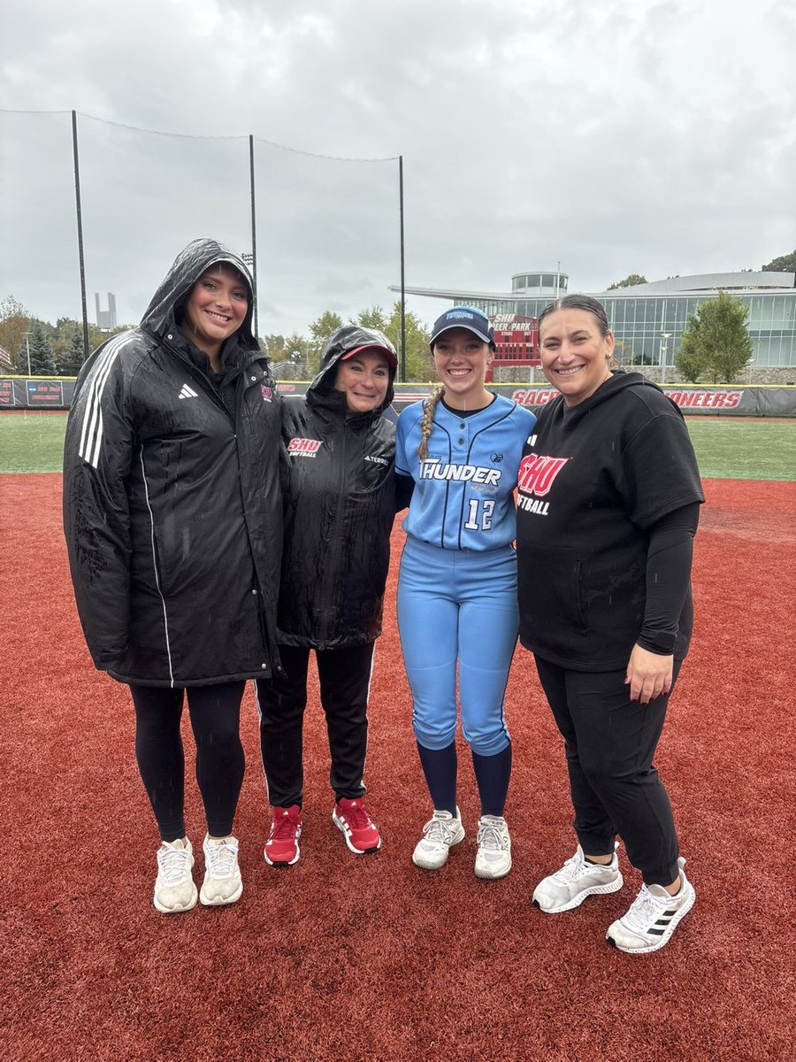 AddisonWaldo29's tweet photo. Had the best time in the rain today with the crew at @sacredheartsb  Thank you @CoachPamLondon and @CoachBetsySHUSB for a great camp! I loved all the infielding drills and touring the campus with the players. Can't wait to come back! Go Pios!  ❤️ 🤍 

@RITG_Hopkins @CoachDocHop @thunderjam134 @BobRossiRITG @k_jacklets