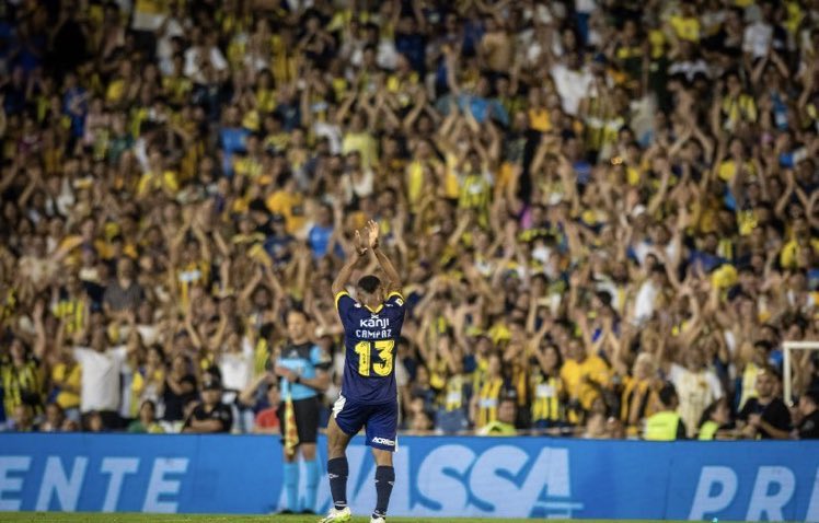 Desadeltw's tweet photo. Verlo jugar todos los fines de semana con la camiseta de Central es un deleite.

Aguante el Bicho Campaz, siempre. https://t.co/kHIqZzVmh4