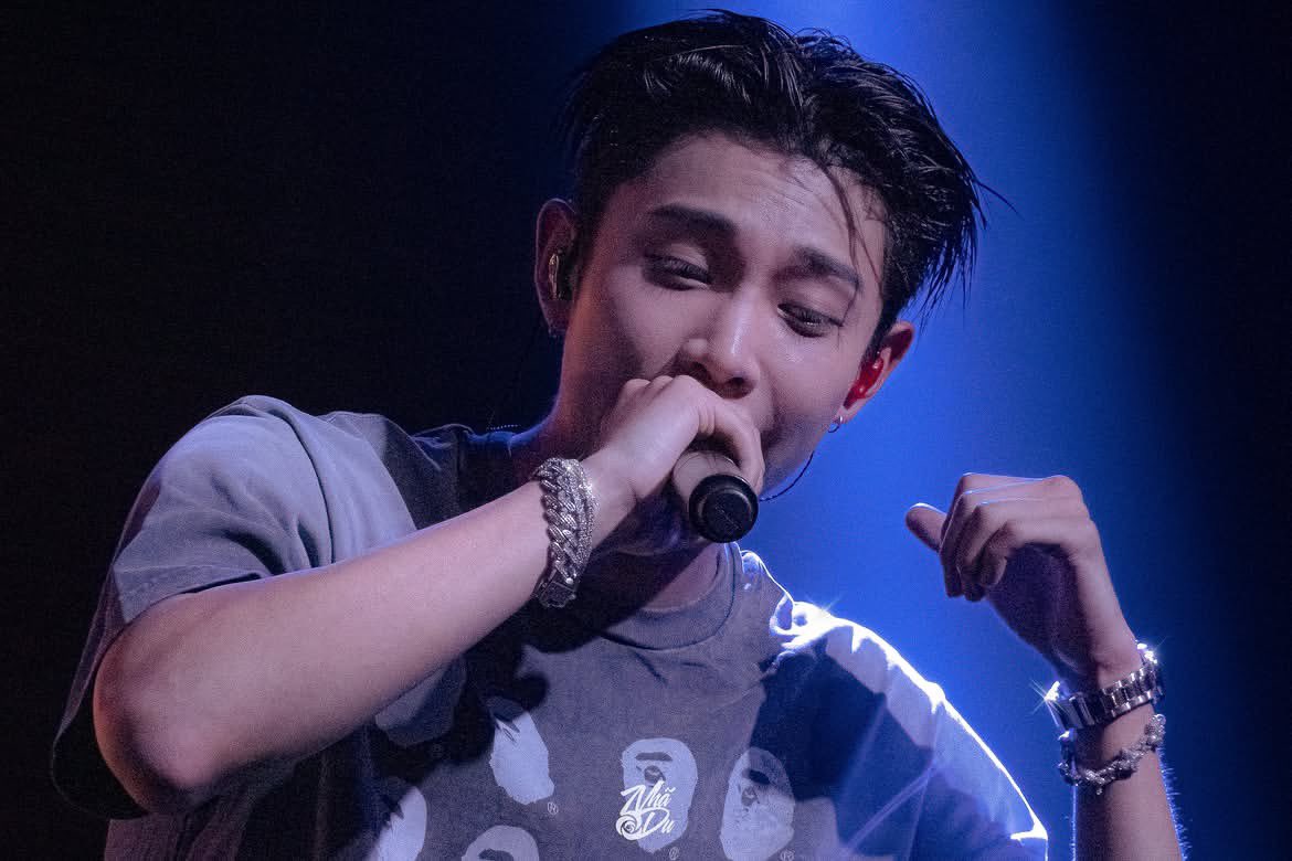 RyulPH's tweet photo. [261011] #RYUL 📸 nh___du 
 
Serenades &amp; Body Rolls World Tour in Dallas 
 
#김률 #LNGSHOT https://t.co/08jQOx6tS0