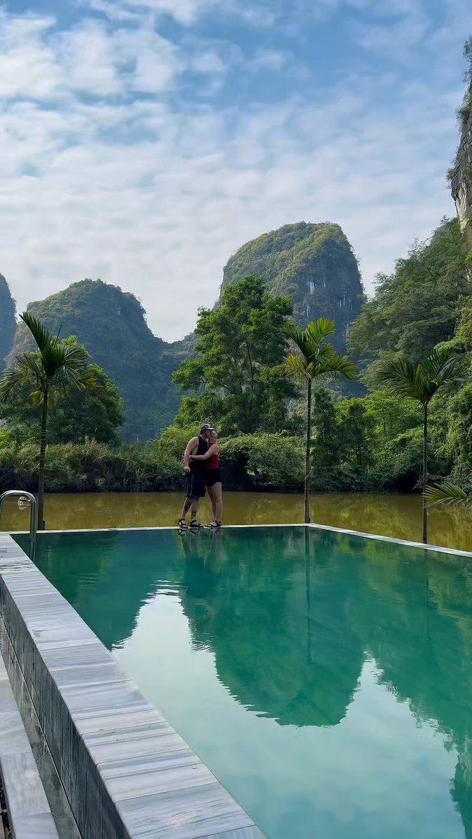 AnnaBelmonts's tweet photo. The best place to stay in Ninh Binh: skip Tam Coc centre and Ninh Binh town. Choose a homestay surrounded by limestone cliffs and rice fields near Mua Caves. https://t.co/IFAbp2eZxS
