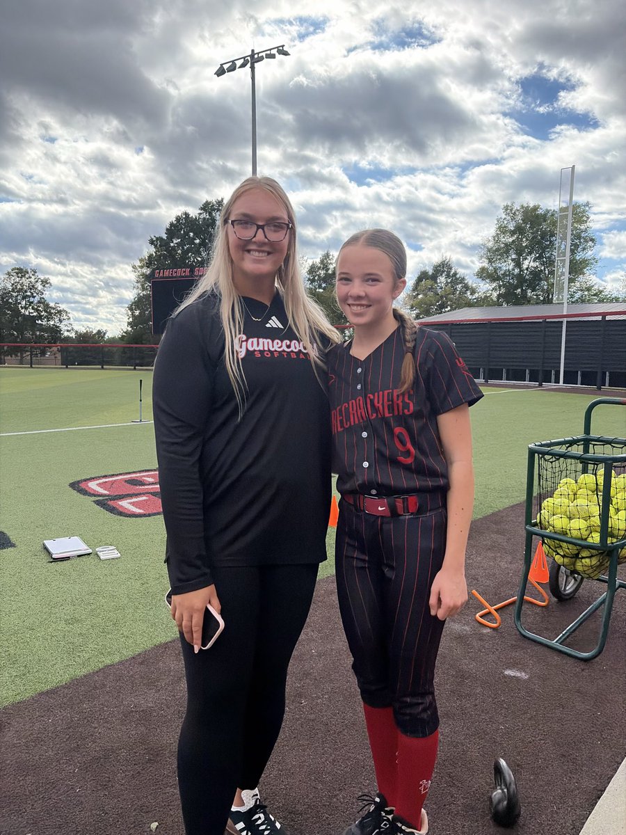 ReeseMC2029's tweet photo. Great afternoon at Jax State for a pitching clinic. Always love working with Coach Grey and getting great feedback.

@livgreyy @ALFC2829 @JulieBoland5 @CoachSims_JSU https://t.co/NxxOuCKSAt