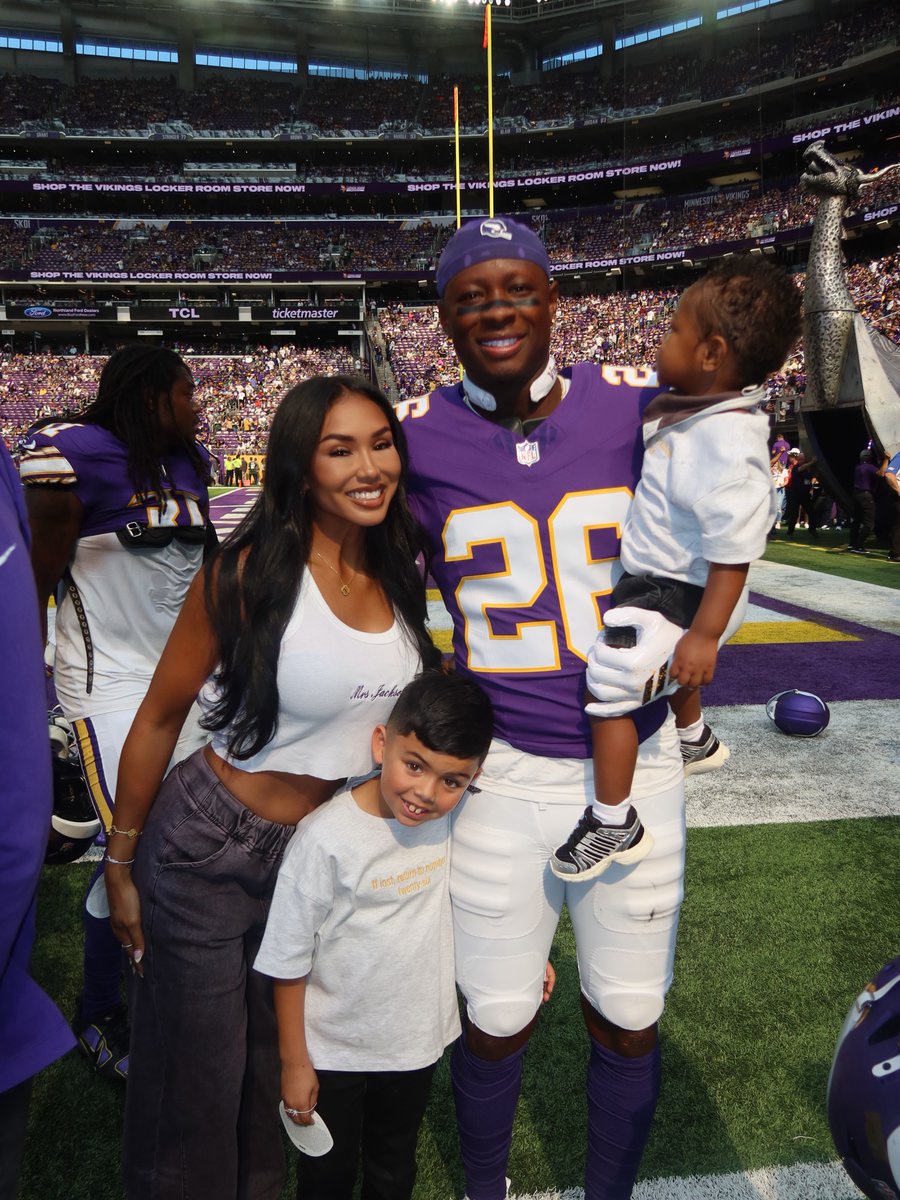 SirBartPimpson's tweet photo. 🏈SYSBM NFL Edition

Theo Jackson and his gorgeous wife Ari Jackson with their children ❤️

#SYSBM #FYSBM #FreeYourSelfBlackMan
#NFL #ThursdayNightFootball #TNF https://t.co/PLYsF6Vrm5