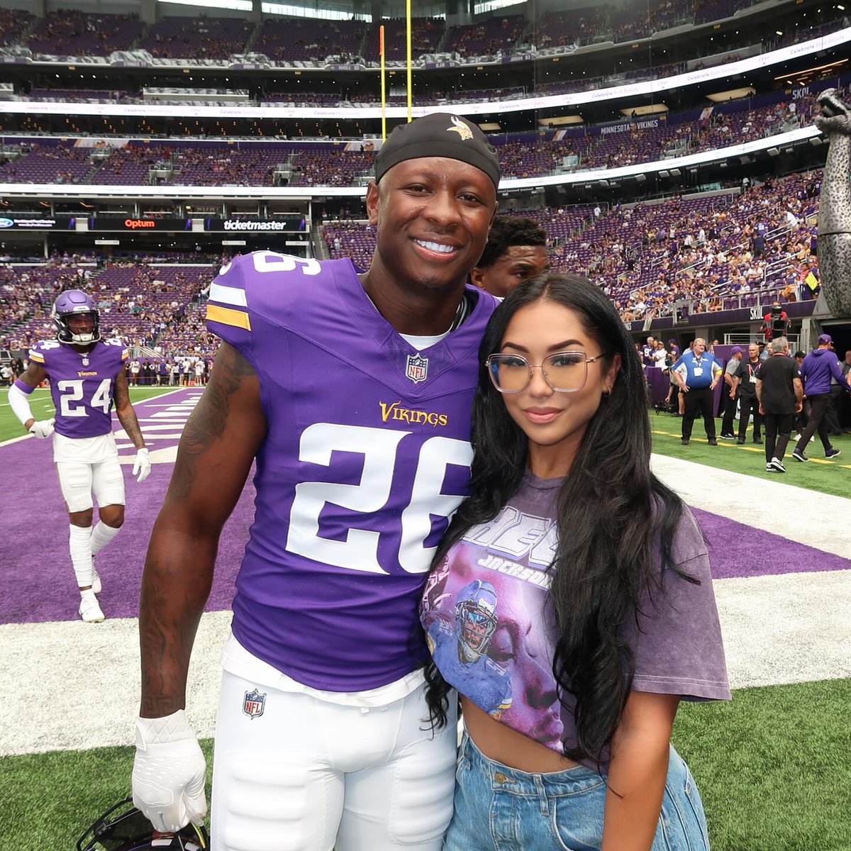 SirBartPimpson's tweet photo. 🏈SYSBM NFL Edition

Theo Jackson and his gorgeous wife Ari Jackson with their children ❤️

#SYSBM #FYSBM #FreeYourSelfBlackMan
#NFL #ThursdayNightFootball #TNF https://t.co/PLYsF6Vrm5