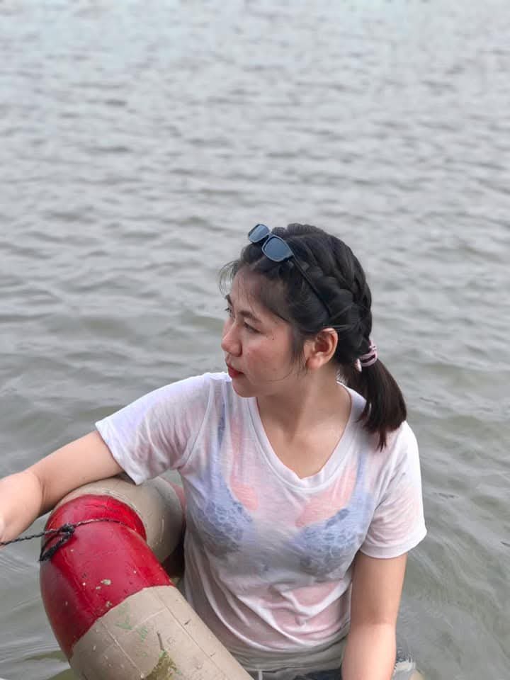 foiggtywin's tweet photo. ทางบ้านฝาก ใส่เสื้อขาวโดนน้ำเปียกโชว์นม #วิจารณ์สาวน่าเย็ด #เงี่ยนคนใกล้ตัว #วิจารณ์หยาบ #ภูผาม่าน https://t.co/5dc2QHGohx