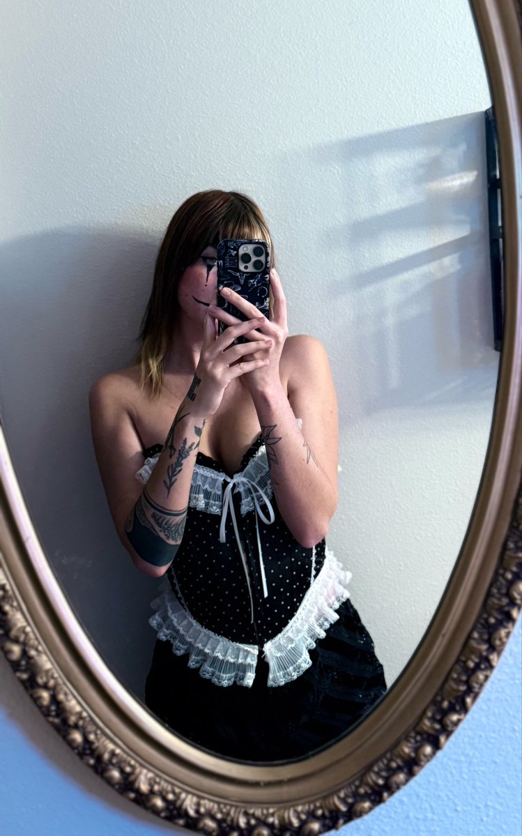 okaylilzoot's tweet photo. 🤍🖤🎪🖤🤍 https://t.co/O47pNytfWv