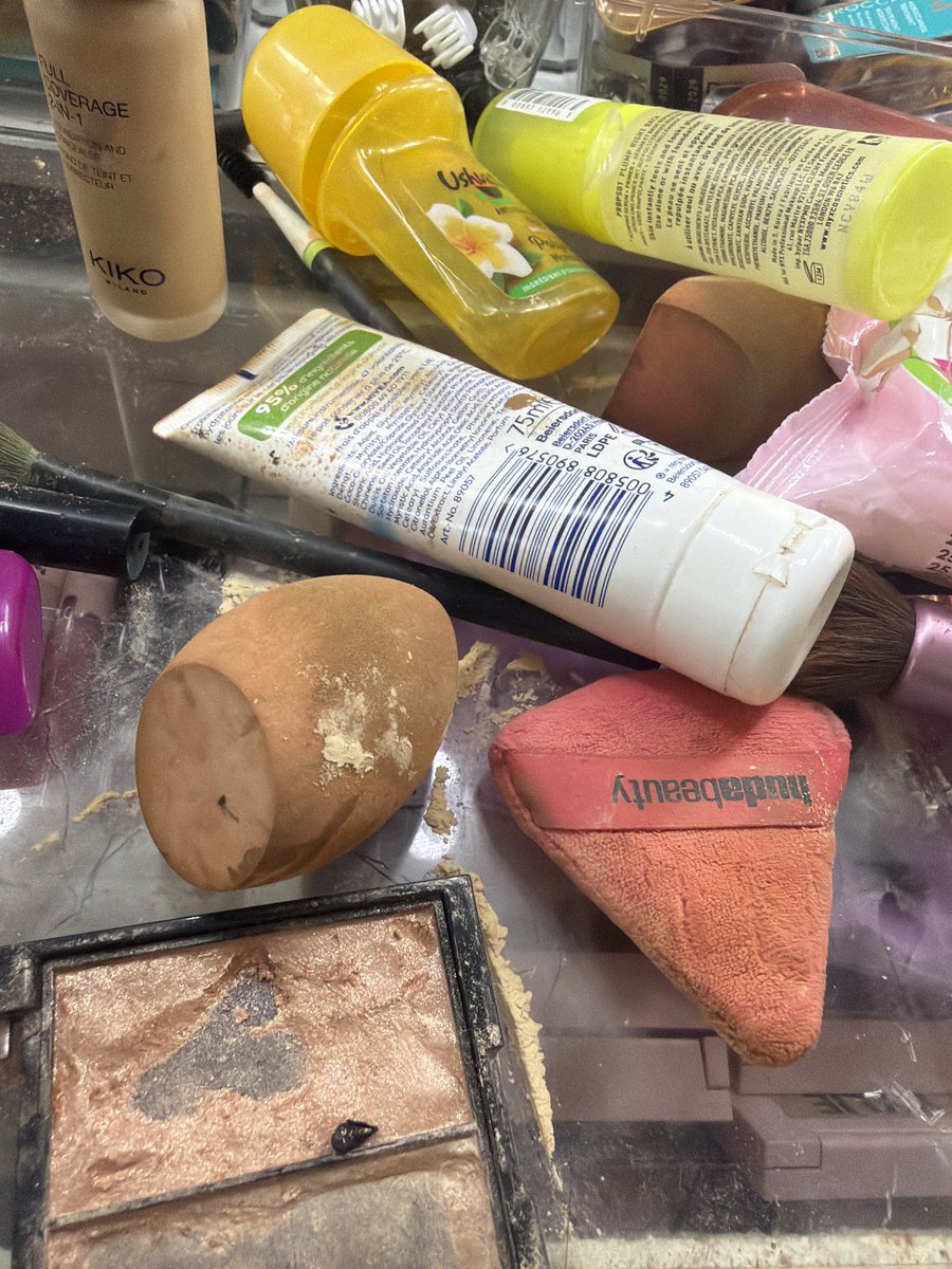 teajkg's tweet photo. les filles vous pensez quoi de mon maquillage? (j’ai pas lavé mon beauty blender depuis 2 ans) https://t.co/Y6DgsXQXHw