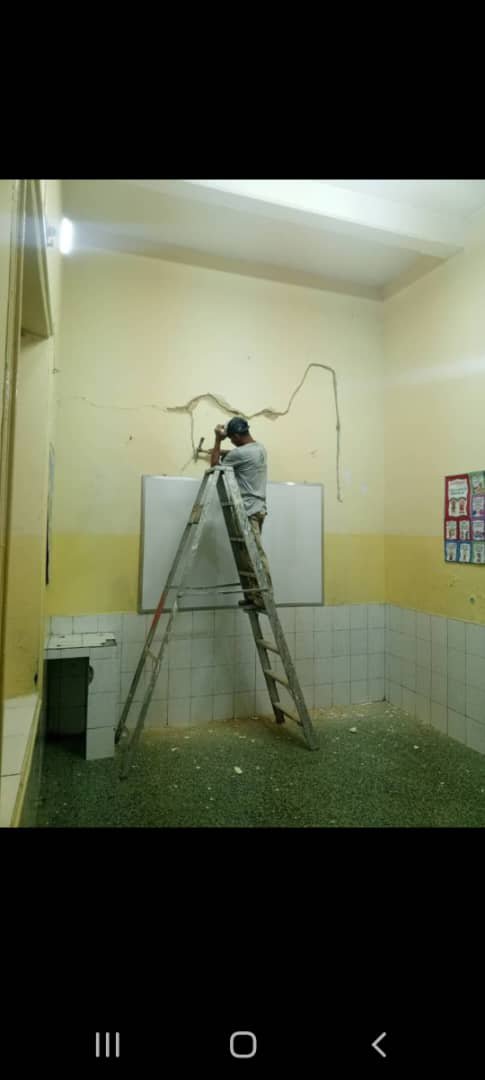 AlexanderNebre2's tweet photo. Nuestro objetivo es regalarles a los semilleros de la Patria y a sus docentes un lugar digno, seguro y hermoso para un feliz retorno a clases.
¡Donde hubo dificultades, hoy florece la educación! 📚🇻🇪
#LaPastora #Caracas #EducaciónDigna #GobiernoDeCaracas #Infraestructura https://t.co/HLOsrXlc7E