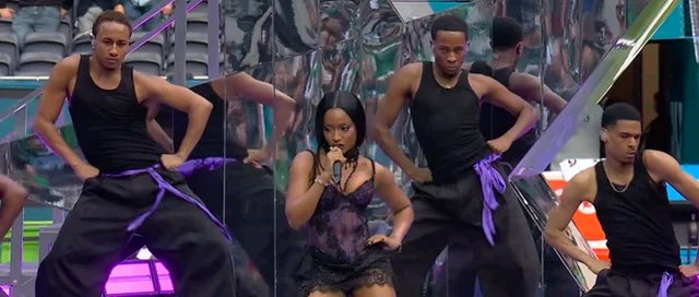 Rowlands9us's tweet photo. Ayra star makes history as first African artiste  to headline NFL half time show https://t.co/XcxKFEXLAZ