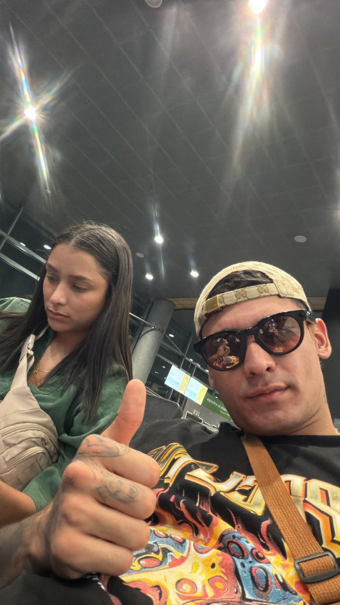 leandroloaizam's tweet photo. Hola chavales ya en camino pa Cali, miren a la zunga de mi hermana https://t.co/0rpkfjJLIF