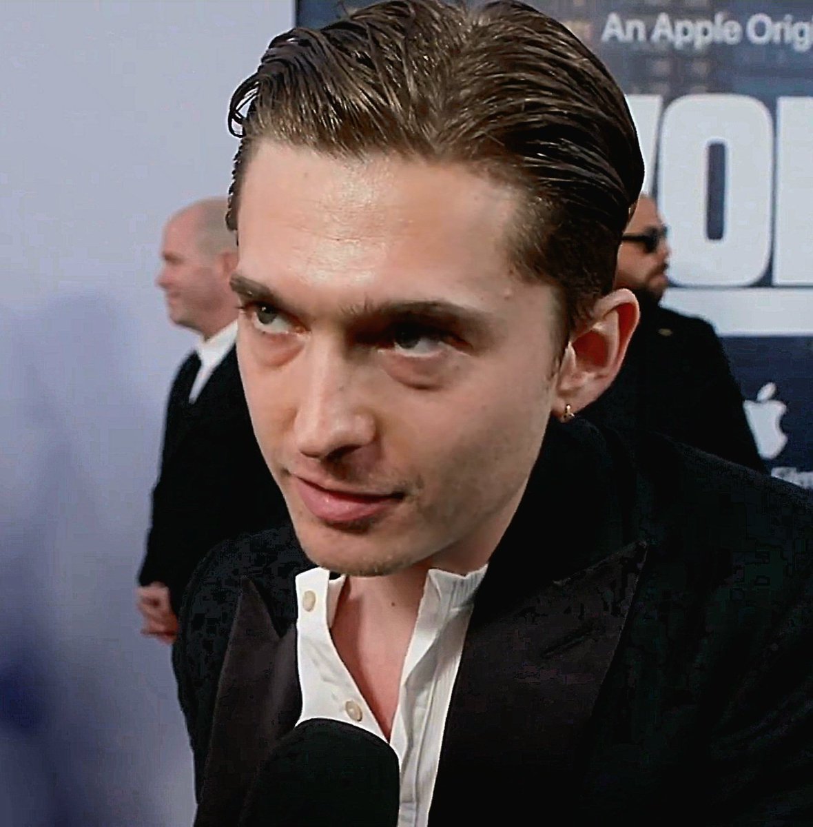 sleepwalk_alone's tweet photo. Watching random interviews of austin abrams and stumbled upon THIS https://t.co/Cjm3rcOw82