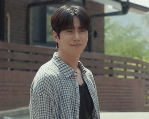 xptorii's tweet photo. the way he kept smiling to reassure Pio that he didn't feel any hatred toward him anymore. hes so cute, i could die :((((( https://t.co/QqzAqaWsx9
