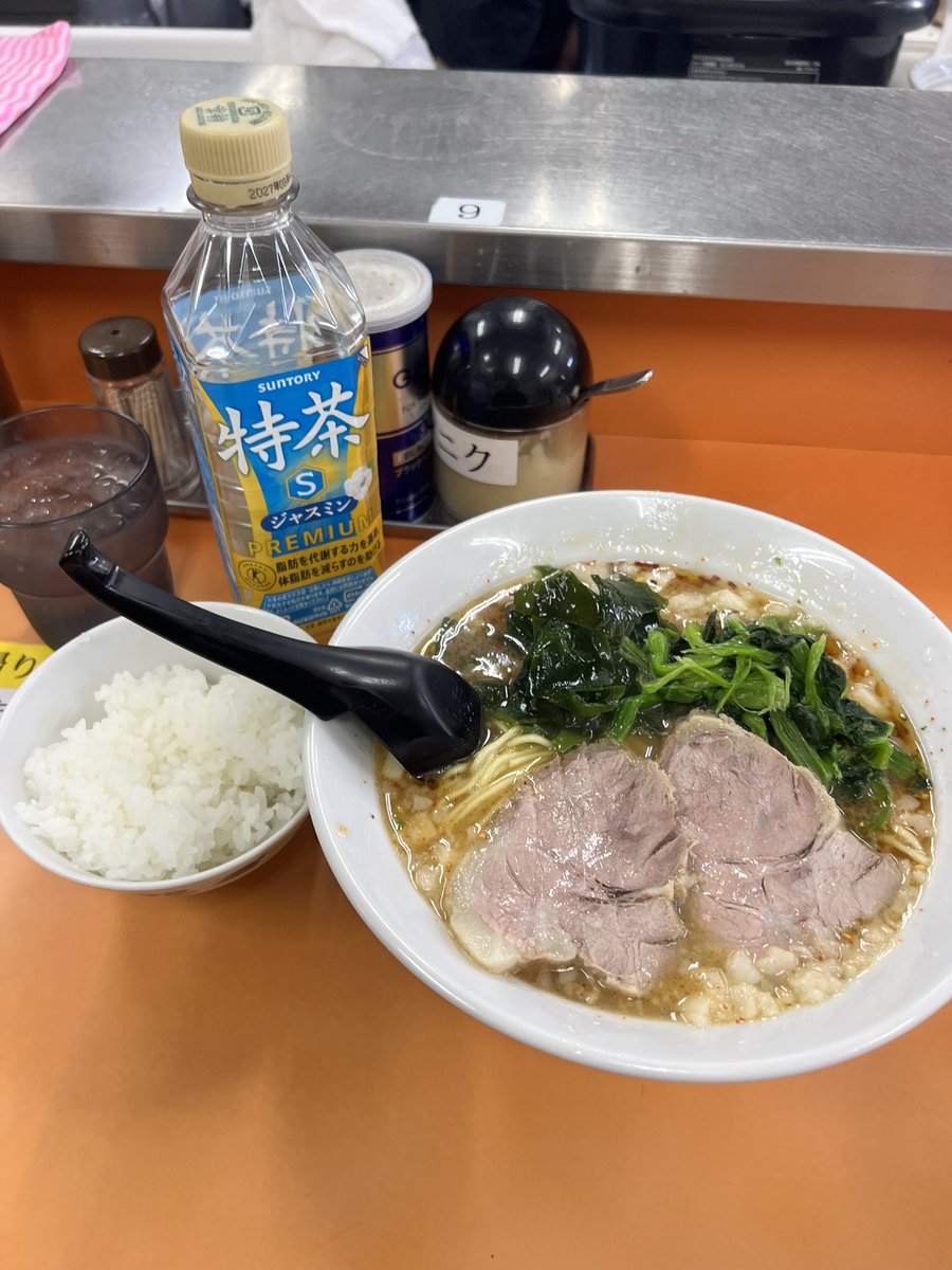 ramen2896's tweet photo. 祭日ってなぁに( ˙꒳​˙  )???
て事で祭日全く関係ないお仕事なので週の始めの麺初め😆
#ラーメンショップ成瀬が丘店@町田市成瀬が丘
〇七味お酢ラーメン 900円(かため)
〇小ライス 100円
祭日だからか朝から大盛況でした😳
今日もご馳走様でした👏😋
(あ、又アブラ抜き言うの忘れてた💧) https://t.co/gHpq8c4CtN