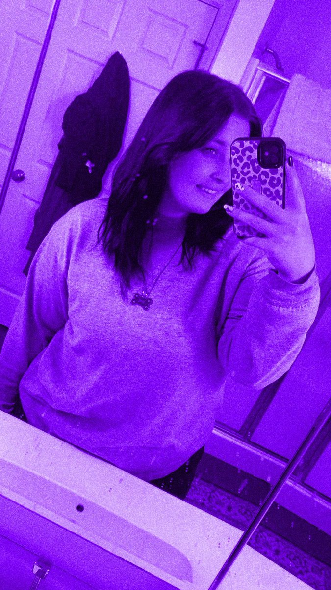 SpoiledBax's tweet photo. MEET YOUR OOMF!!!! ♫•*¨*•.¸¸♪✧
• name: Reanna
• sign: Pisces
• hobbies: reading, gaming, &amp; baking
• birth flower: Violet
• fav drink: Coffee
• fav animal: Bearded Dragons
• comfort movie: Scream https://t.co/sDvbXPtIRD